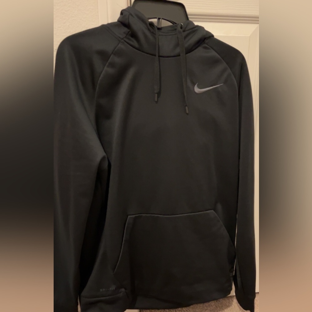 Black Nike Therma Men’s Pullover Training Hoodie